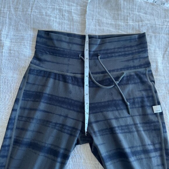 Vuori Daily Leggings in Dark Oregano Shibori Stripe No Size Tag - Picture 7 of 10